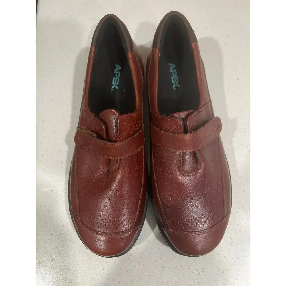 Apex size 10 women's dark brown walking shoes